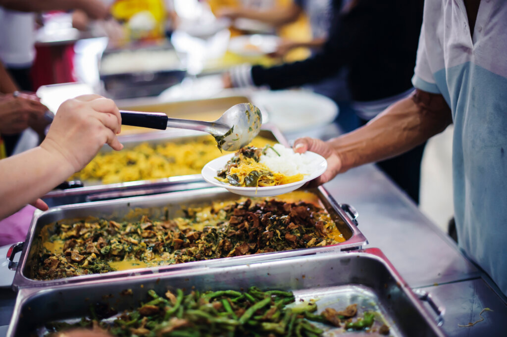Helping with food donation to the poor: the concept of feeding