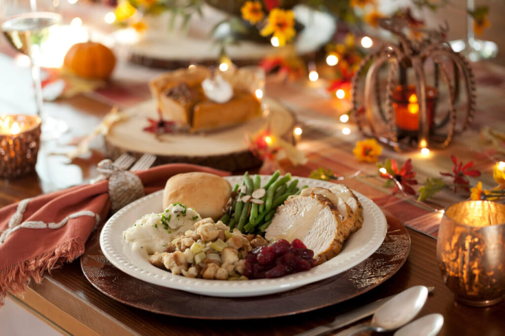 4 Easy Thanksgiving Hosting Ideas