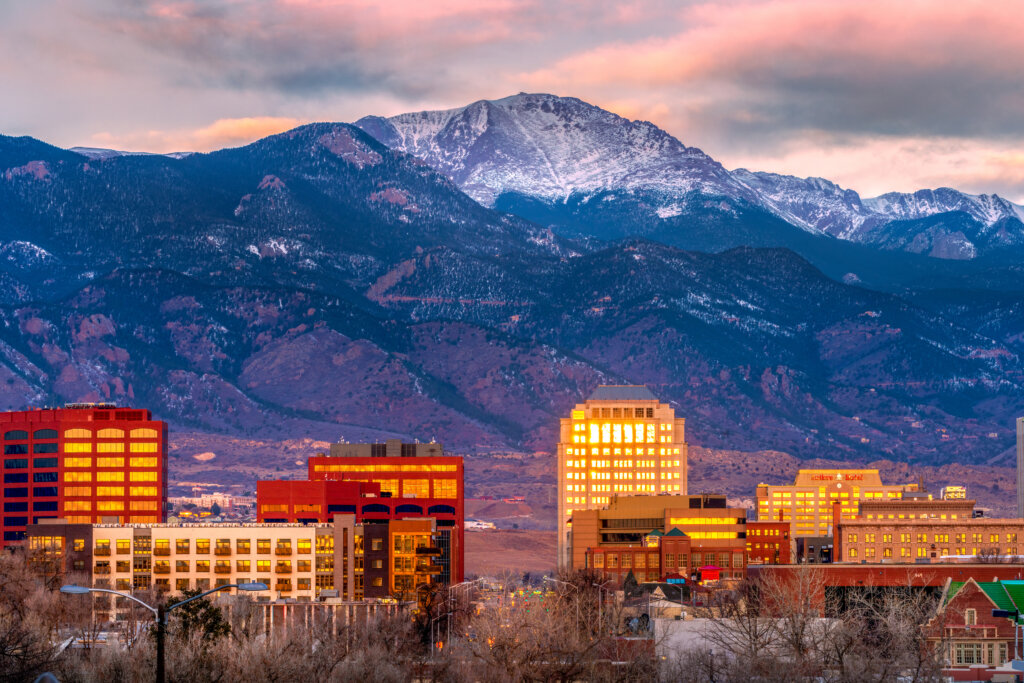 pikes peak skyline