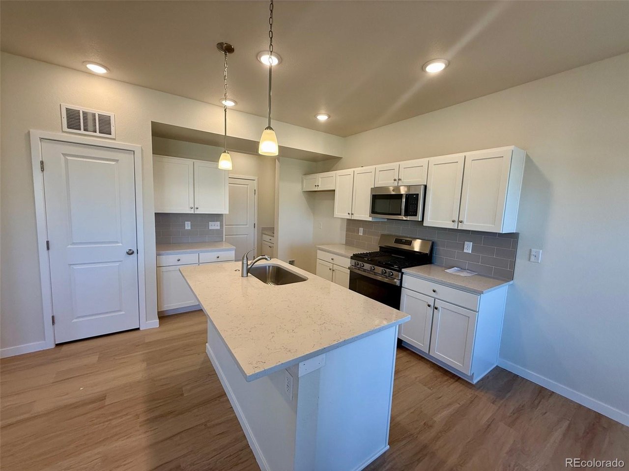 789 N Carrie St — photo 3