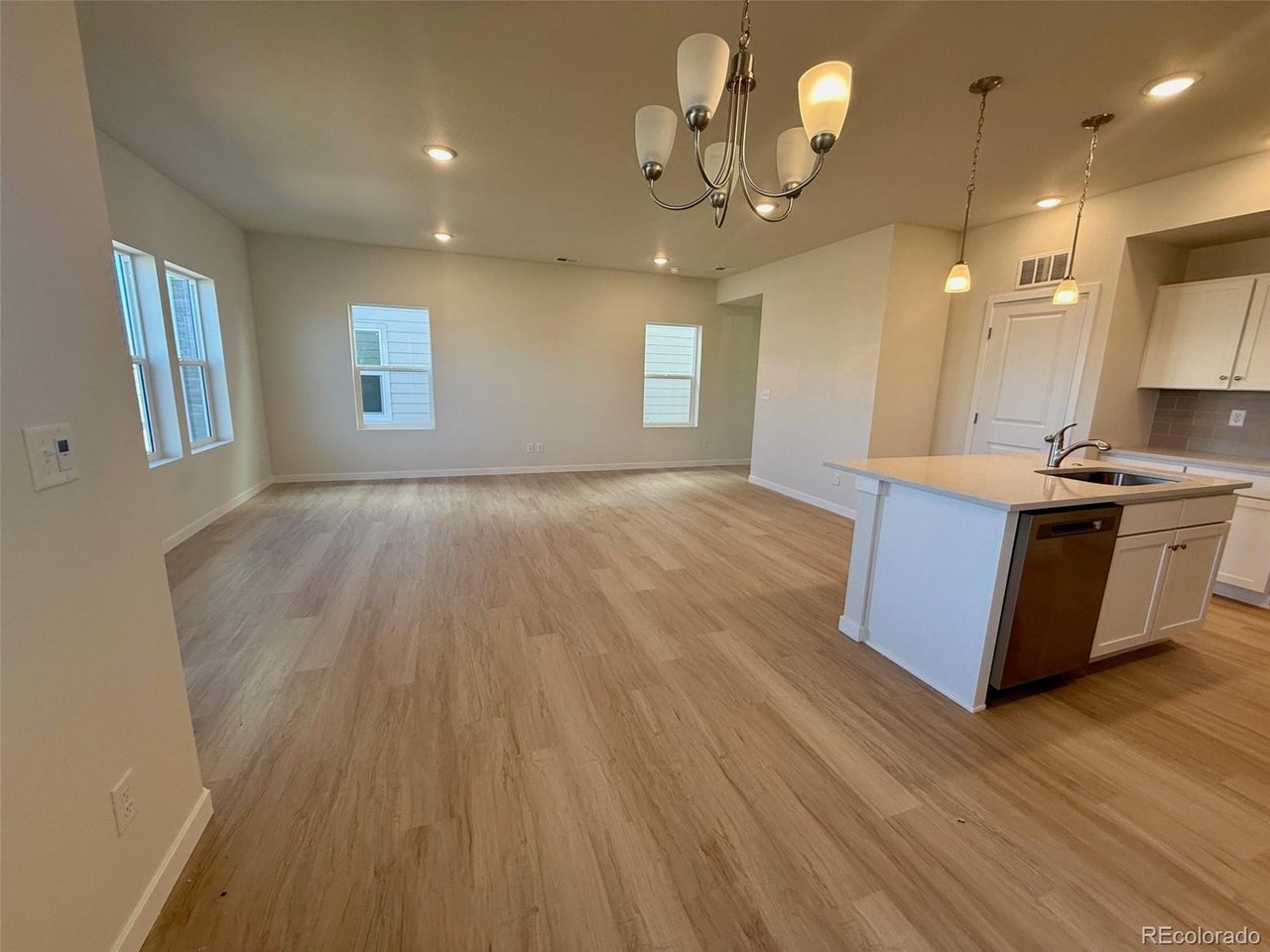 789 N Carrie St — photo 2